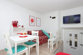 Sha La La - Charming, unique studio in a historic building next to a castle, WIFI, smart TV, washer-dryer